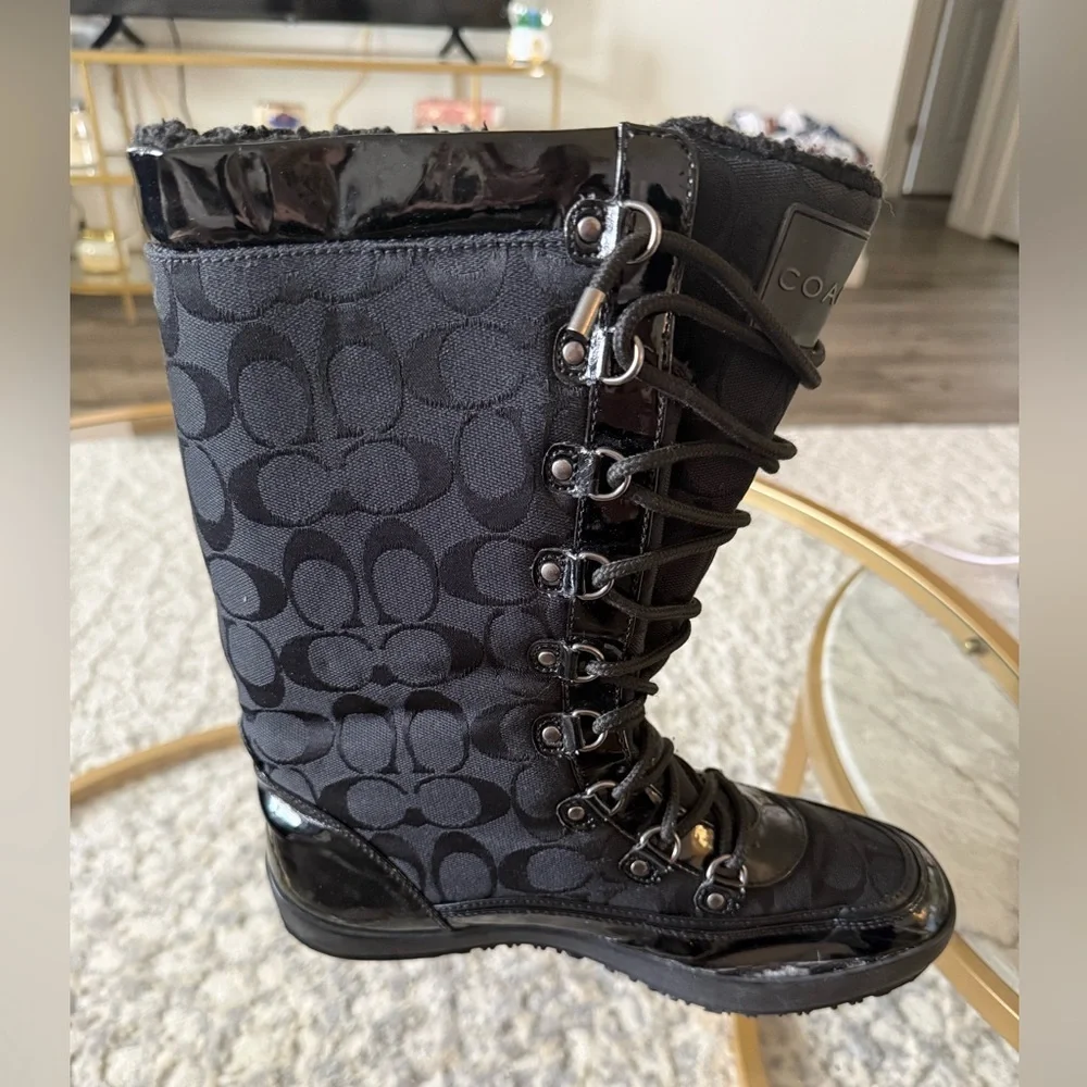Coach Peggy Signature Snow Boots Black Lace Up Winter Boots Size 8.5B